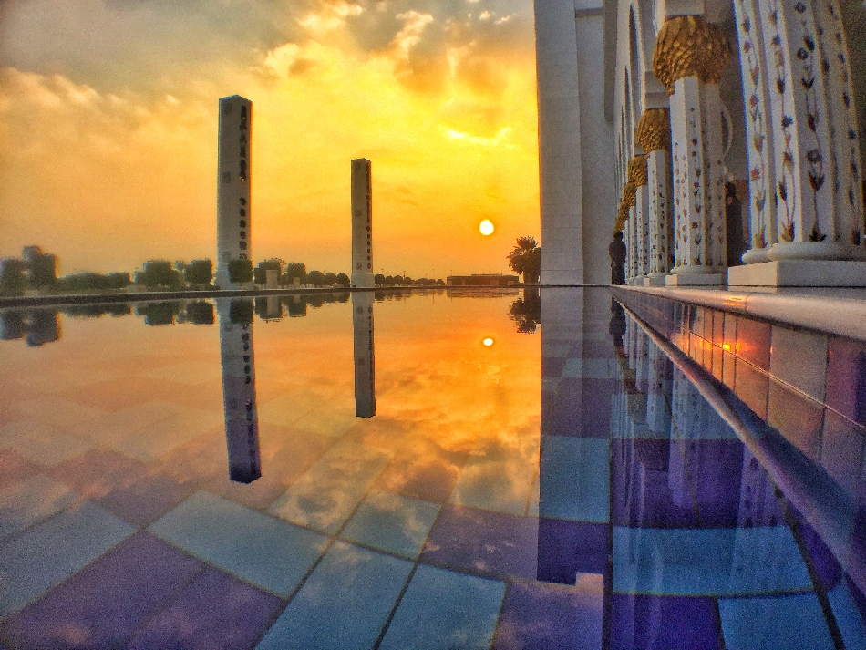 Sheikh Zayed Mosque Side bar