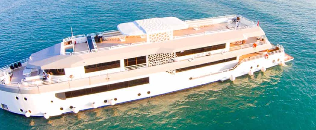 Book Luxury Dinner Crise Dubai At Best Prices Online Now